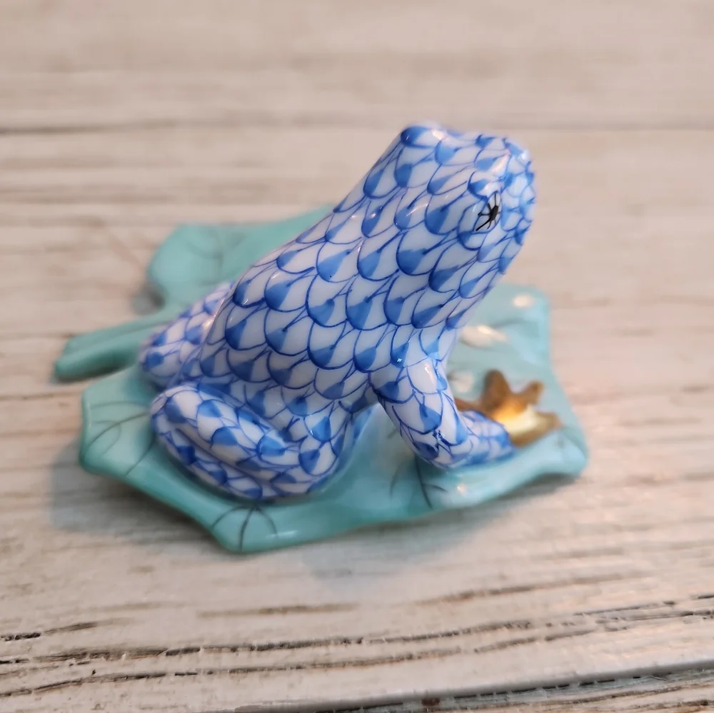 Herend Frog on Lily - Picture 2 of 5
